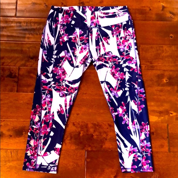 NWOT 7/8 fabletics leggings - Picture 1 of 3